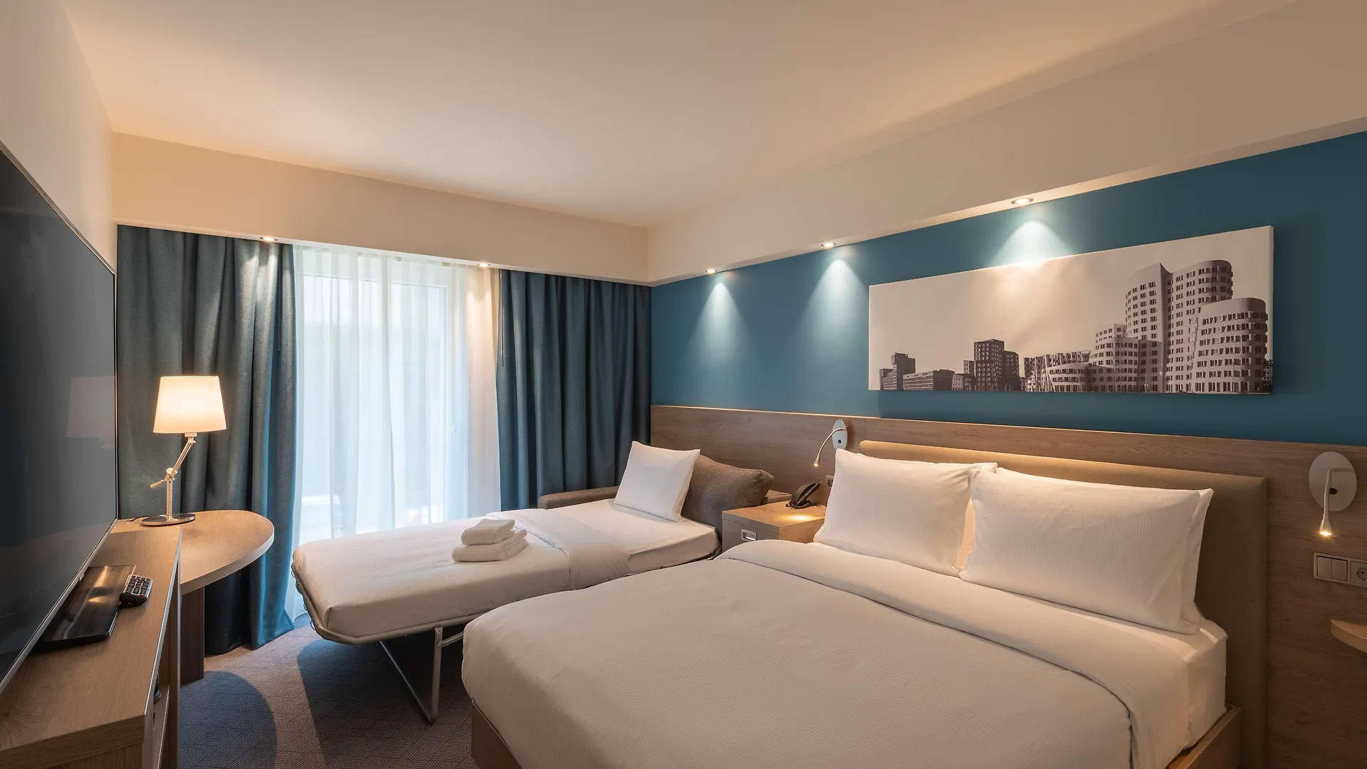 Отель Hampton By Hilton Duesseldorf City Centre