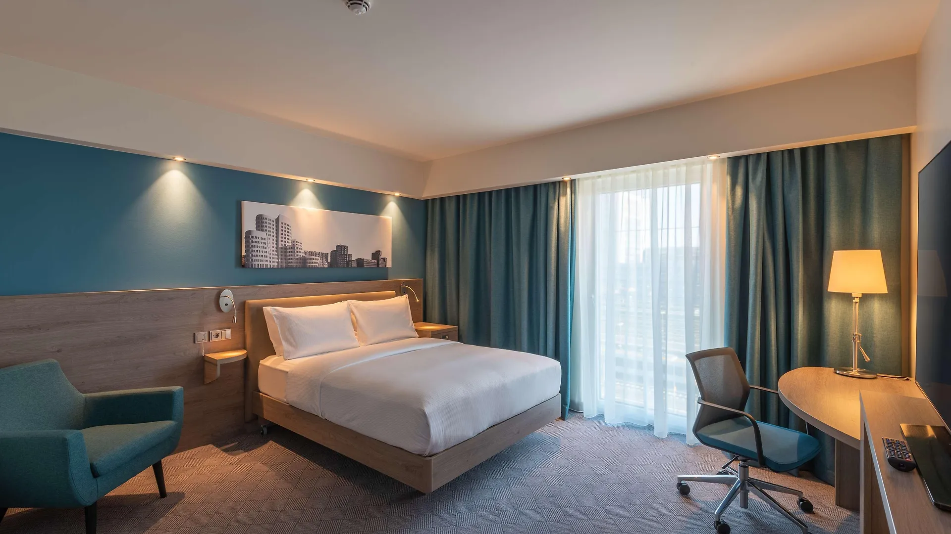 Отель Hampton By Hilton Duesseldorf City Centre 3*, Дюссельдорф