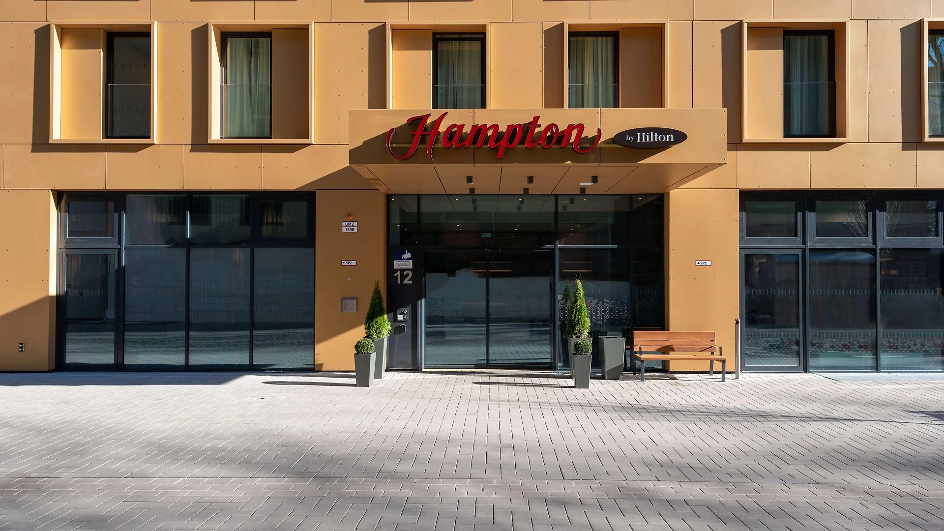 Отель Hampton By Hilton Duesseldorf City Centre